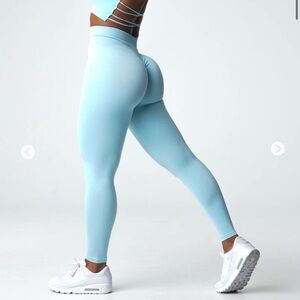 NVGTN Scrunch Seamless Leggings In Pastel Blue Gym High Waisted Size M NWT